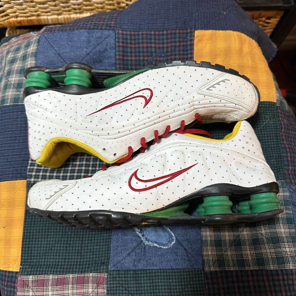 RARE Nike Shox R4 Varsity Red/Green Size US 9.5
